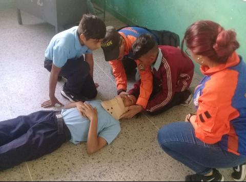 pcmbi's tweet photo. #6Febr Taller de Primeros Auxilios Impartidos a los Alumnos Integrante de la Brigada de Atención de Emergencia Escolar de la UEN El Limón #MBI @Brullerby_Suare @ZE_Aragua @droopy171 @prensa_vgrpc @PCivil_Ve @PCADREEDANCENT @pcaragua1 @randy2re #SoloQueremosSalvarVidas https://t.co/zGEGfCvugE