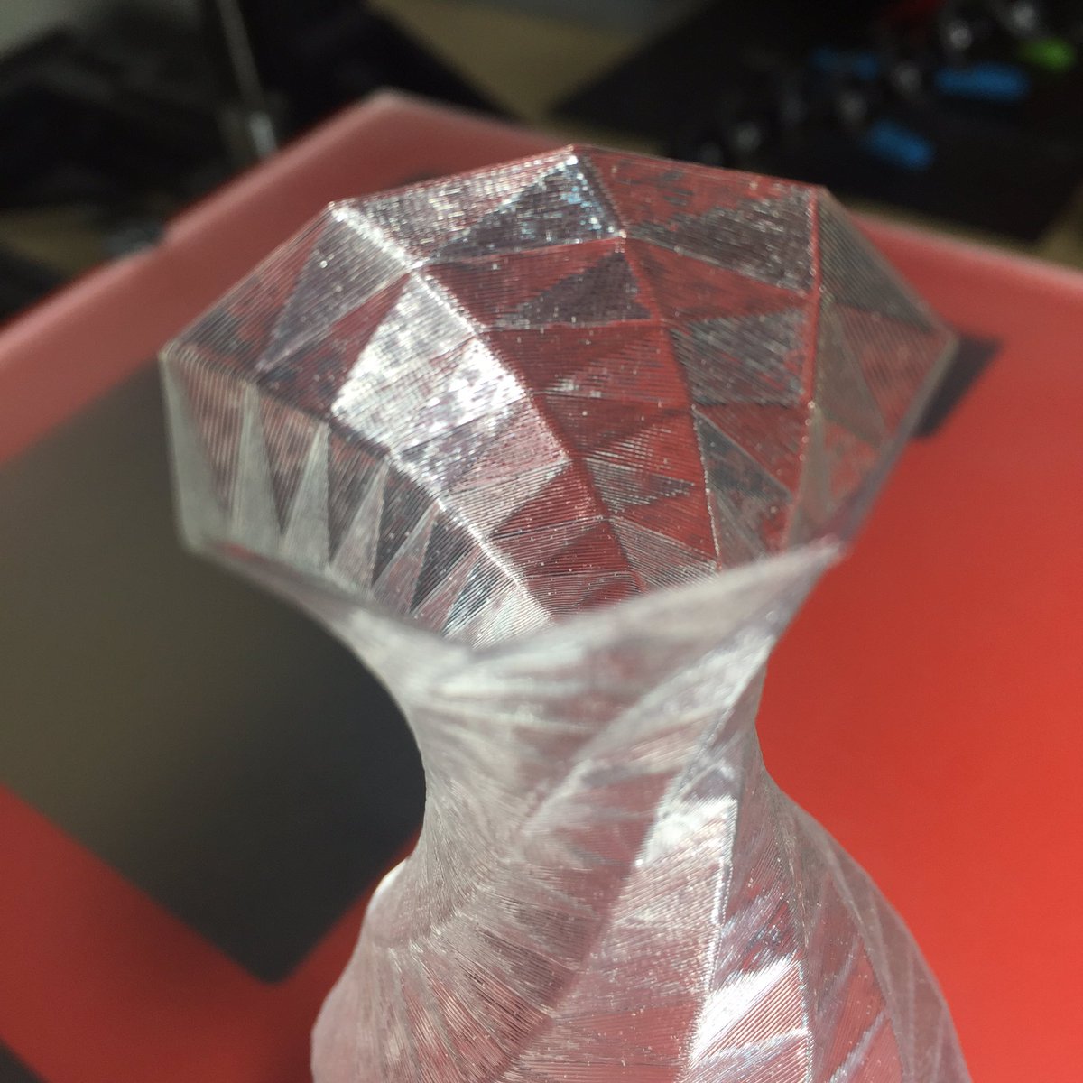 JRansomWright's tweet photo. This is the coolest Glow In The Dark Filament I’ve ever used, for two reasons.
1. It’s called Firefly
2. It looks stunning when glowing
Filament in the @MakerBoxMe January Box, Filament from #Hello3D printed on the @gCreate3D gMax 1.5XT+ with 0.24mm layers, model by @riskable. https://t.co/crxYgGrDOV