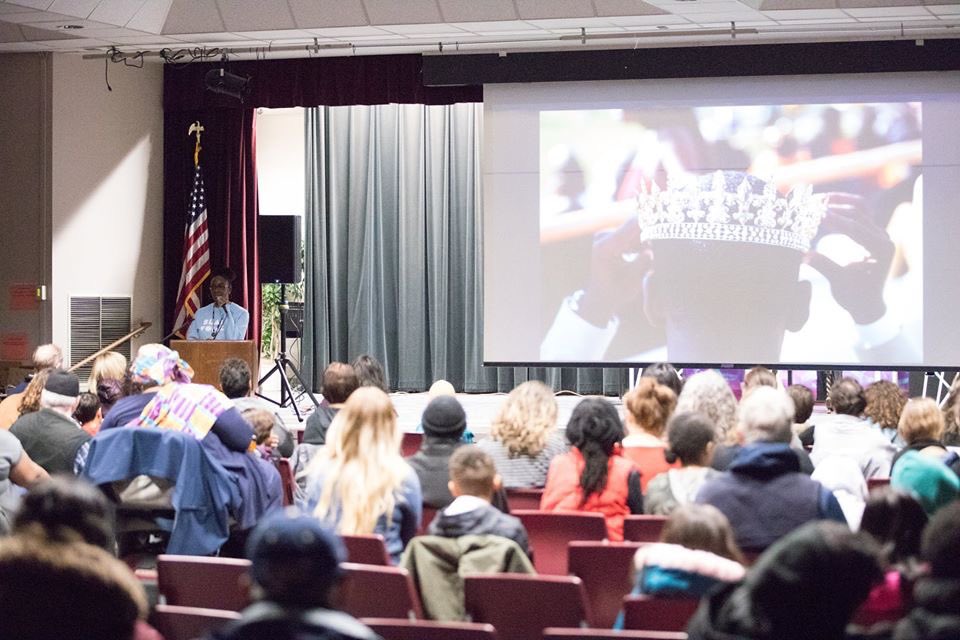ShorelineK12's tweet photo. Join us in giving a huge #ShorelineShoutOut to @Book_It for an incredible performance of "Crown: An Ode to the Fresh Cut" at tonight's Celebration of Black Art as part of Black Voices: A Community Opportunity 👏👏👏

Based on the award-winning children’s book by @authorddb. https://t.co/2BQv9dNtdL