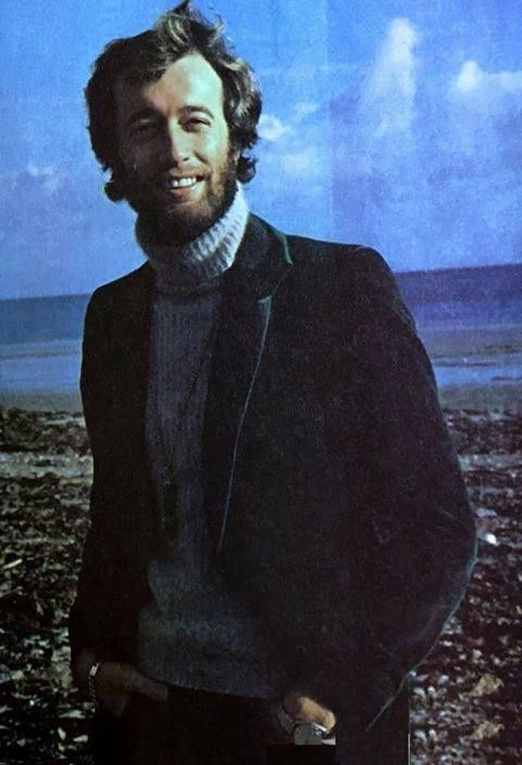 BeeGeesLove4649's tweet image. #RobinGibb
#NationalSweaterDay 
#BeeGeesLove🎶