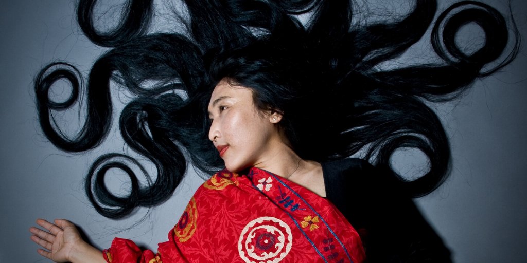 tibetinitiative's tweet photo. KONZERT-TIPP: #Soname Yangchen kommt auf Tour! Die britisch-tibetische Sängerin und Schriftstellerin gibt in diesem Frühling zwei Konzerte: am 17. April in Berlin und am 2. Mai in Hamburg. CDs und Bücher zur perfekten Einstimmung gibt es in unserem Shop: https://t.co/CpHYC9ejw1 https://t.co/nYkiJejhde