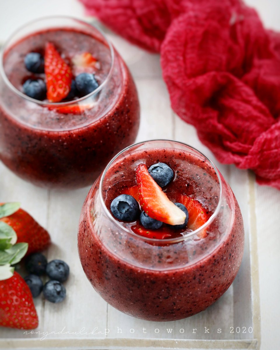 nonyteguh's tweet photo. Berries smoothies with KitchenAid magnetic blender from KitchenAid Addict ❤️ https://t.co/15p7P0XSIa
