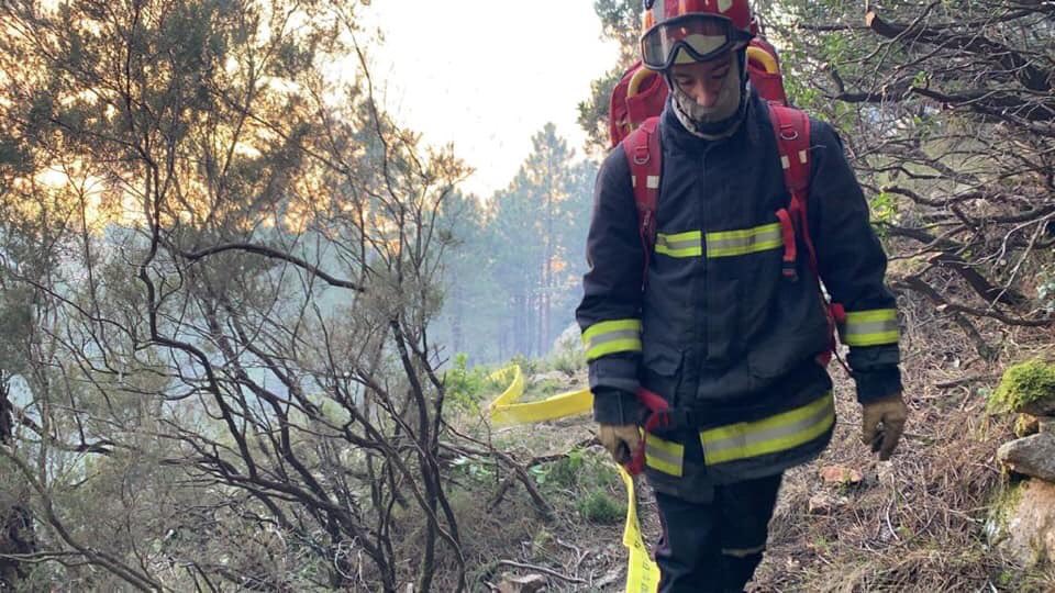 Pompiers04's tweet image. Hier l’ensemble du détachement a été engagé en renfort des #FORSAP pour exécuter un établissement de grande longueur pour traiter un maximum de points chauds, renforcé par les avions de la @SecCivileFrance ... une bonne nuit de repos s’impose.@Pompiers04 @sdis05 @sdis2b @sdis2b