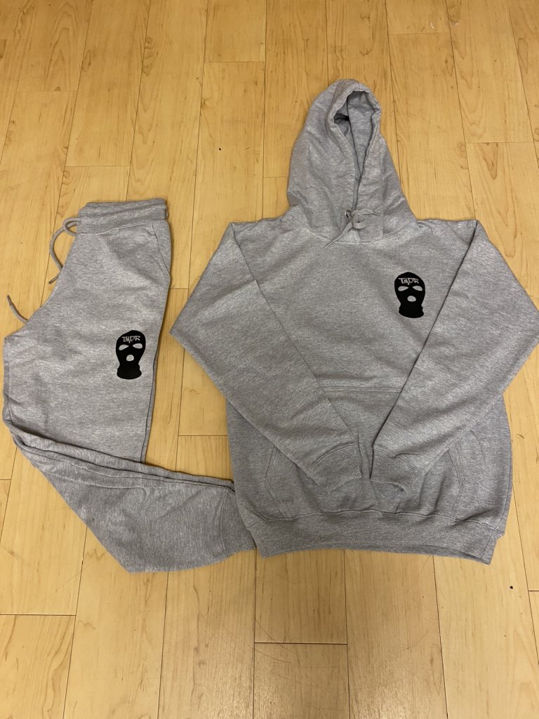 TryinMotivateDR's tweet photo. Sweatsuits 👌🏾 More colors in the tuck https://t.co/69fgenRae1