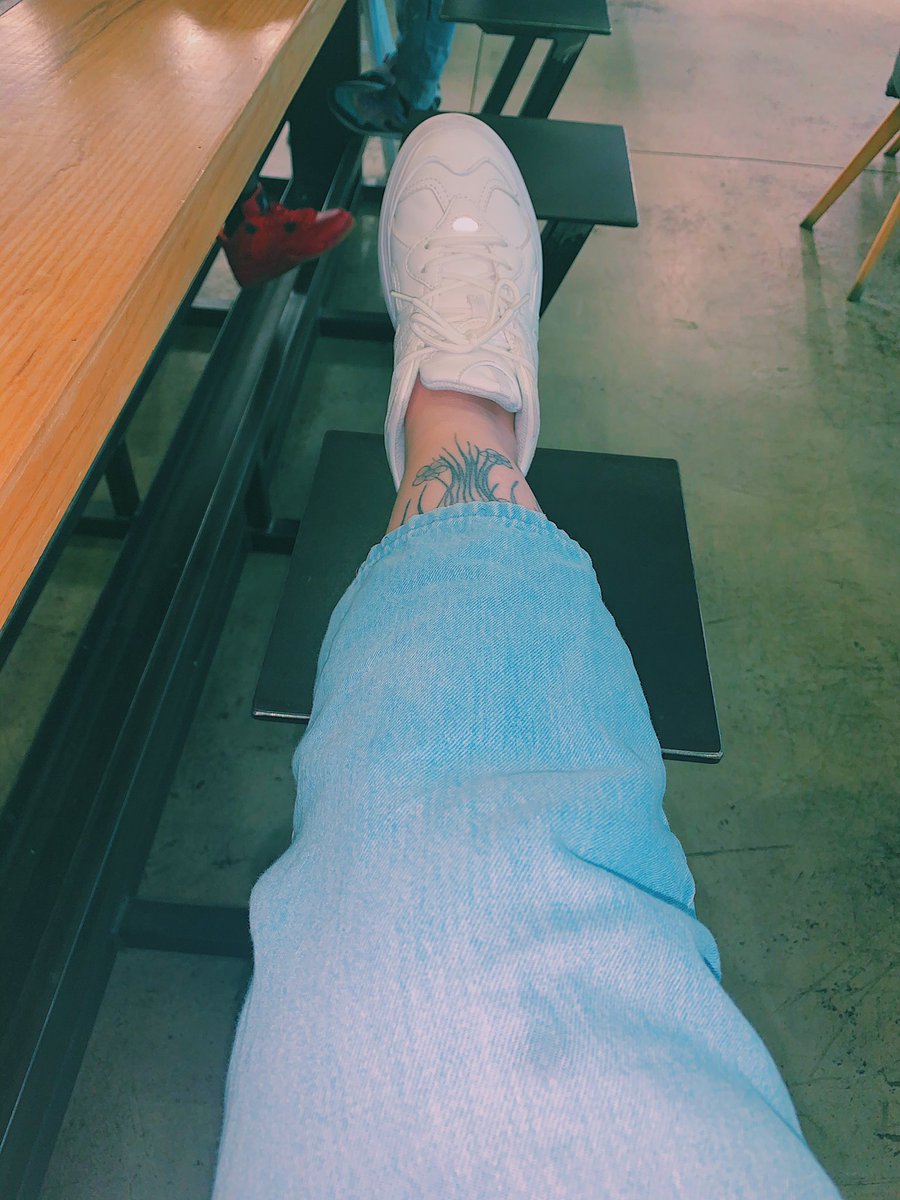 daniturnerr's tweet photo. 🥾Can you tell I have a thing for shoes?!?👟 https://t.co/MjFj8vNBB5