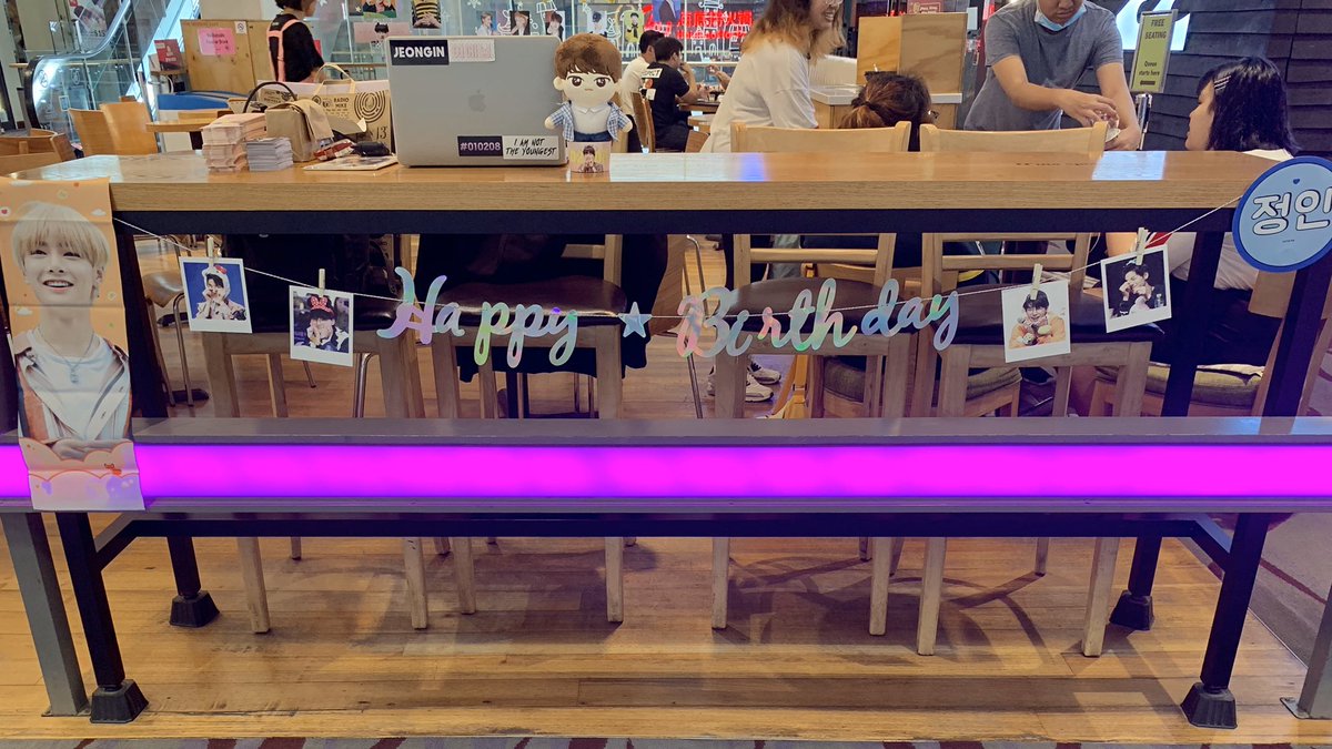 208cafe's tweet photo. do head down to the admin table with your receipt to collect the cupsleeve and freebies ^__^

#shiningstar208 https://t.co/boCt9cokOV