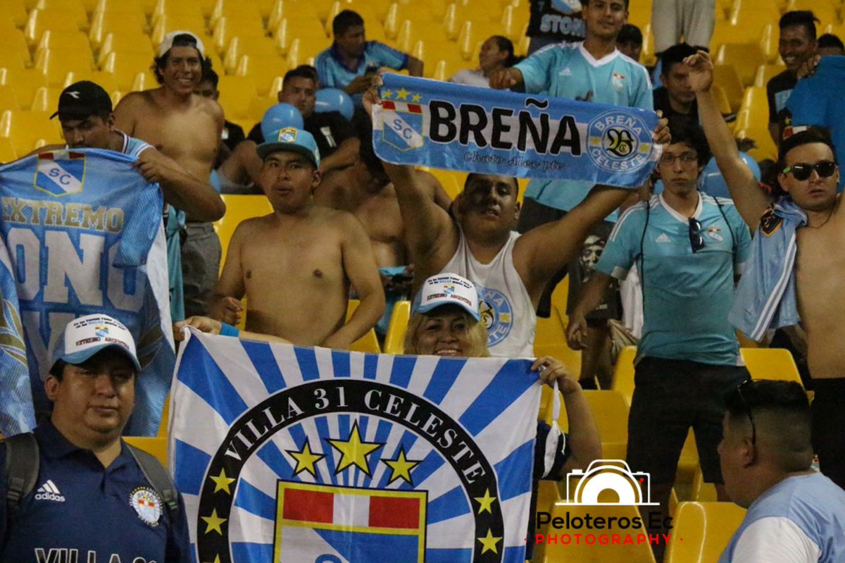 EcPeloteros's tweet photo. Postales de la hincha de @ClubSCristal para el encuentro con @BarcelonaSC
#Peloteros #BarcelonaSC #Bustos #LibertadoresBSC #SportingCristal #BSCvsSCR https://t.co/8SafG97tGQ