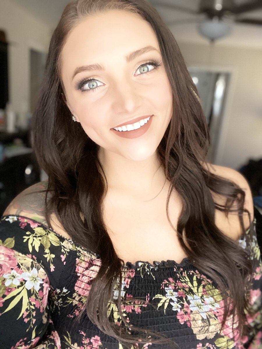 ryleynikiema's tweet photo. Date night lash occasion π€π€π€
.
.
.
.
.
#toribellecosmetics #tblashes #business #instalike #confidencebooster #lashboss #life #followforfollowback #instamood #pretty #bestoftheday #selfie https://t.co/4vkIl04C5q