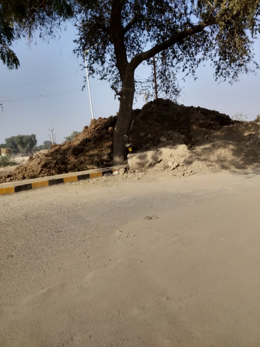 critics_01's tweet image. @AmdavadAMC 
It&apos;s more than 15 day drainage line work is going in middle of gota ognaj road. #publicproblem
Not proper divergent
Plz do some action immediately
@vijayrupanibjp
