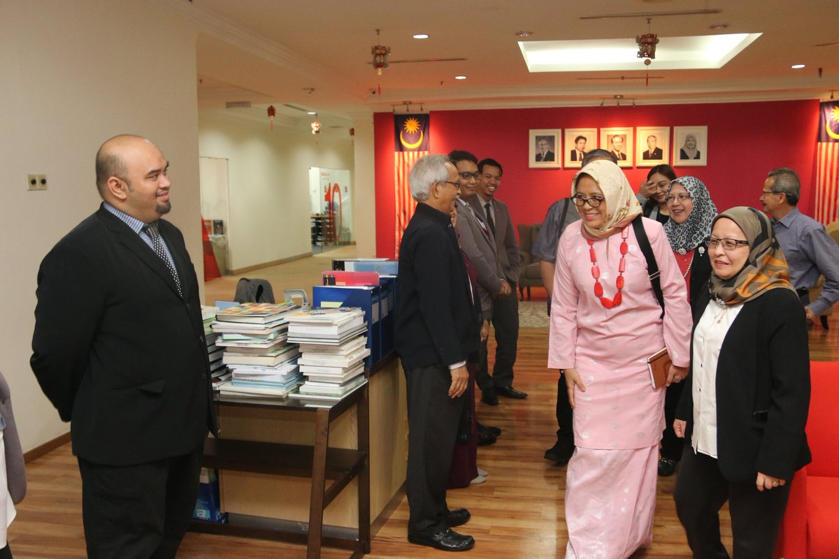akademisains's tweet photo. Lawatan Ketua Setiausaha MESTECC, Datuk Ir Dr Siti Hamisah binti Tapsir ke pejabat Akademi Sains Malaysia (ASM) dan mesyuarat bersama Ahli-ahli Exco ASM.
Terima kasih diucapkan di atas kesudian Datuk mengunjung kami hari ini.
#25YearsWithASM #ASM25 https://t.co/U4joGN4i3B
