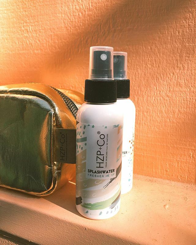 hzp_co's tweet photo. A set of Splashwaters with natural scents, helping you to wake up, relax or re-energise during the day, packed in our beautiful golden pouch - isn’t it a perfect gift? Treat yourself, you deserve it! 💐 https://t.co/2ljWrXHj7c https://t.co/gGjM1p5LnO
