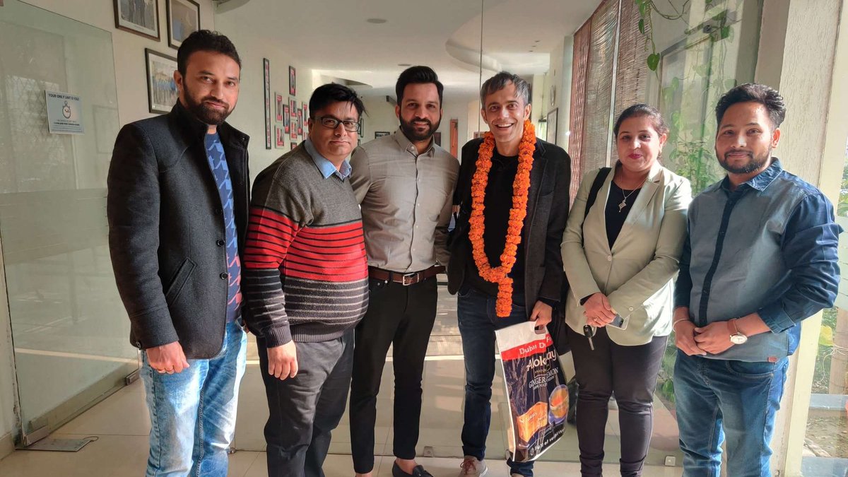 sdeievent's tweet photo. Welcoming our elite #healthcare #client at #smartDataMohali. We truly #appreciate having the #opportunity to meet and #work closely with our  #clients, along with the #corefocus of exceeding all #expectations and providing a high level of #service. #BigCollaboration https://t.co/2wOq8FS0yL