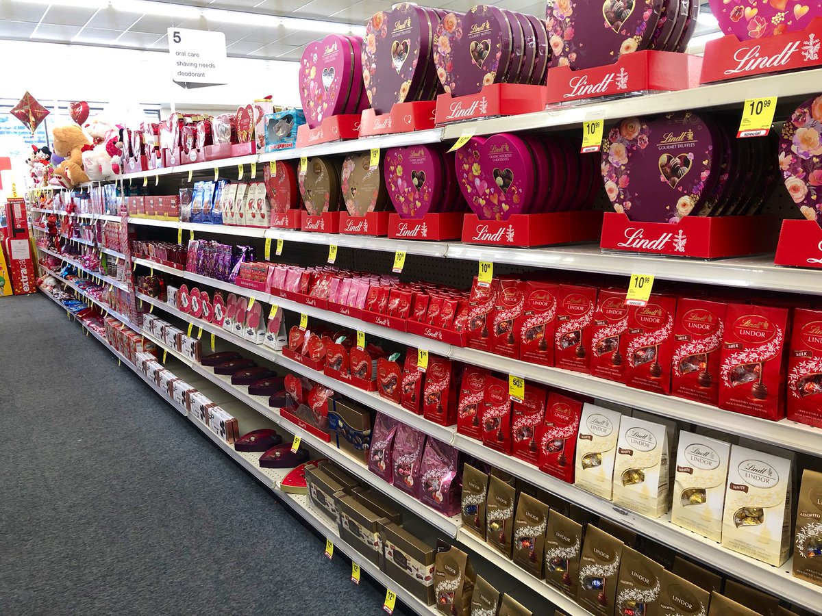 SherminehGh's tweet photo. CVS #9941 is ready for Valentine day ❤️

#CVSHealth #BayRising #CVSPharmacy #Carepass 
@DLarson86795194 
@JRFiesel 
@tamviva 
@kiroosama8 
@Praveen79140777 
@SMakramalla https://t.co/gWHKFdVSrg