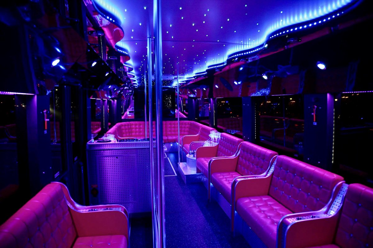 Despedidas_P's tweet photo. ➖Si te vas a ahogar en un vaso… mejor que sea con #PremierePartyBus

#partybus #discobus #limobus #despedidadesoltera #despedidadesoltero #cumpleaños #fiesta #amigas #malaga #torremolinos #benalmadena #fuengirola #mijas #marbella #sanpedrodealcantara #estepona #costadelsol https://t.co/lUYckcKRKA