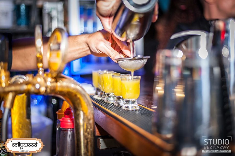 LoungeBollywood's tweet photo. Bollywood Lounge: #Restauracja / #Klub / #Hookah/ #Drink / #Cocktail #Bar w #Warszawie..! 🍻🍷🍾🍹🍸🥃🥂🍽️
Nowy Świat 58, Warszawa
https://t.co/BZxizZHiIE
☎ +48 22 827 02 83, +48 509 165 166
#indyjska #sheesha #warsawnightlife #clubwarsaw #nightlife #bar #fullenjoyment #club https://t.co/phk6xC2UOh