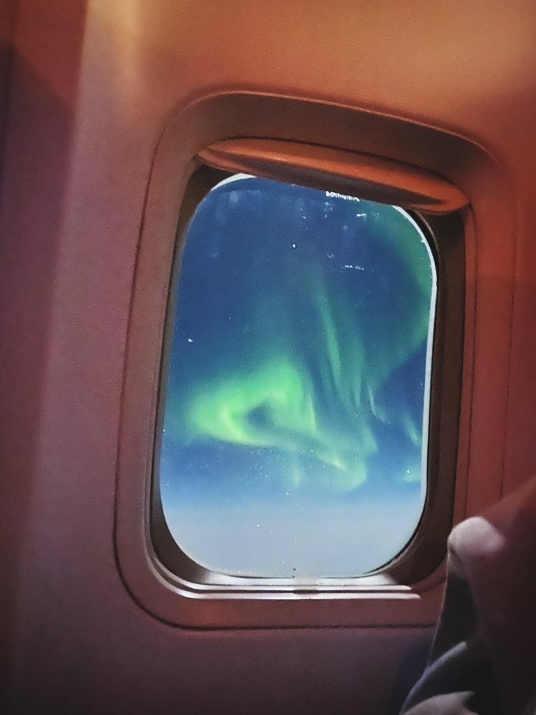 LukeKorns's tweet image. LOOK AT THE VIEW FROM MY AIRPLANE WINDOW!!!! IM CURRENTLY FREAKING OUT AND EVERYONE ON THIS FLIGHT IS ACTING LIKE THIS IS NORMAL!!
