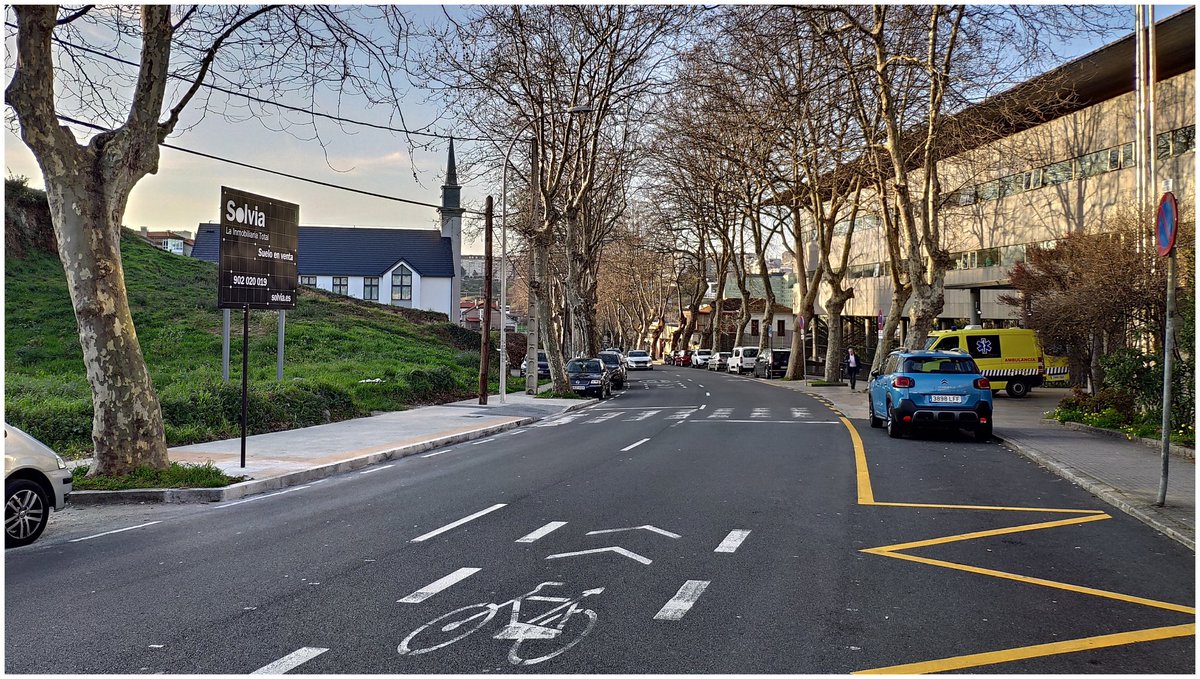 BlogBusurbano's tweet photo. El #BusUrbano de la #Lín2A de @TranviasCoruna #Coruña estrena dos paradas más:
#Par590 #HospitalDeOza (entrada)
#Par591 As #Xubias de Arriba
Desde el 6 de febrero, los que acudáis a este Hospital podréis bajaros en #ParadasAccesibles frente a su entrada.
https://t.co/UmvPGMFavn https://t.co/oaaqbSbDR3