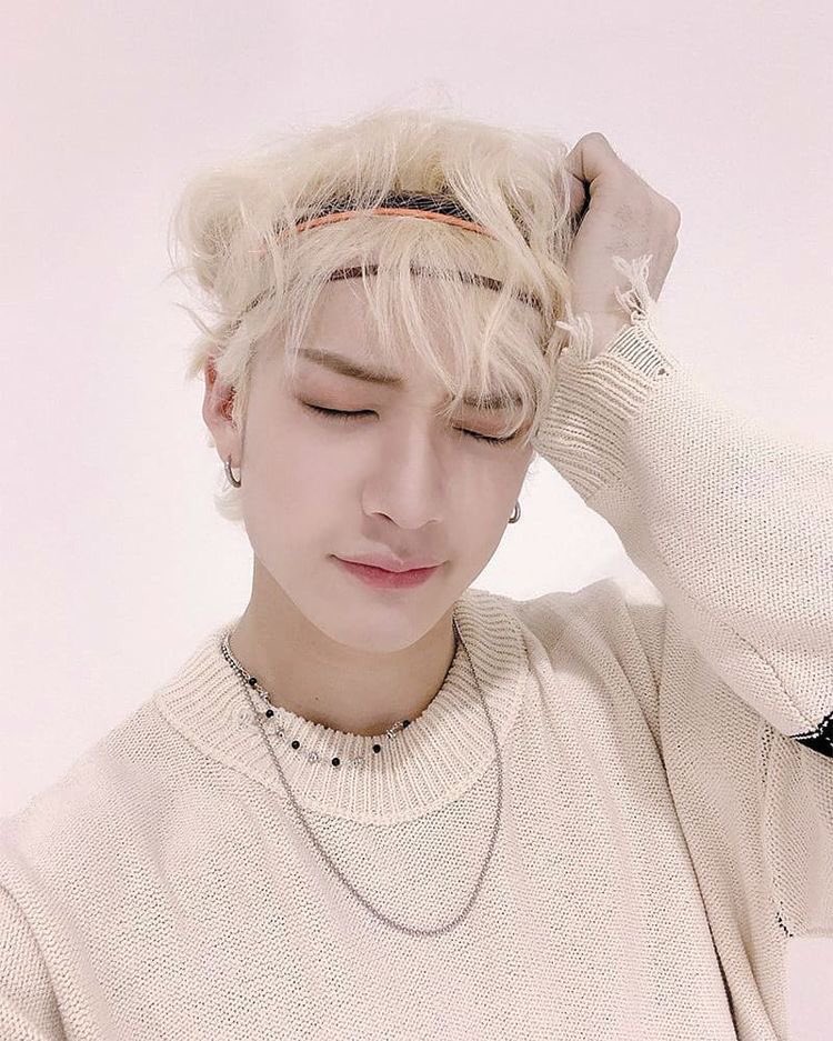 Hai hai hi #방찬  #BangChan  #Chris  #CB97  #StrayKids — (31/366)