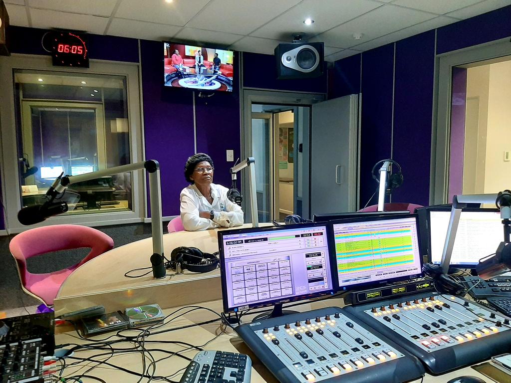 lillianmoremi's tweet photo. 4am wake up buzz to get to the studio right on time π
π
thank you @cathsona @Gabz_FM for a wonderful morning with the Founder of Network for Senior Citizens Empowerment Trust Mma Mpuang (78yrs). #TheElders π #BatsadiBaRona #NESECET #Mogoditshane #VolunteerDiary https://t.co/tRyitIgH4Y