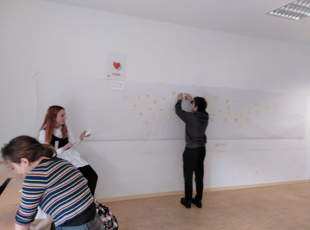 dfcspain's tweet image. ¡En pleno proceso del #LABICAN! Primero experimentamos los juegos en grupo y después volcamos y agrupamos lo que se considera relevante: ¡las nubes! @urjc @mluengop #DFCSeMueve #DesignForChange #DesignThinking