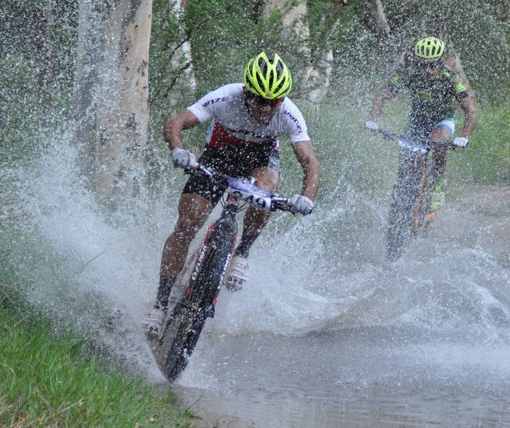 EnduranceTool's tweet photo. #MTB | ¿Es más importante el #vo2MAX o la #FTP para el rendimiento en #mountanbike ?
Excelente artículo escrito por el Entrenador de la selección Argentina de MTB MSc. @FAhumadaCordoba
En #blog de #ieg
https://t.co/XAJ9lhBpdp
.
#facimo #argentina #ciclismodemontana https://t.co/lBoc3YnmO5