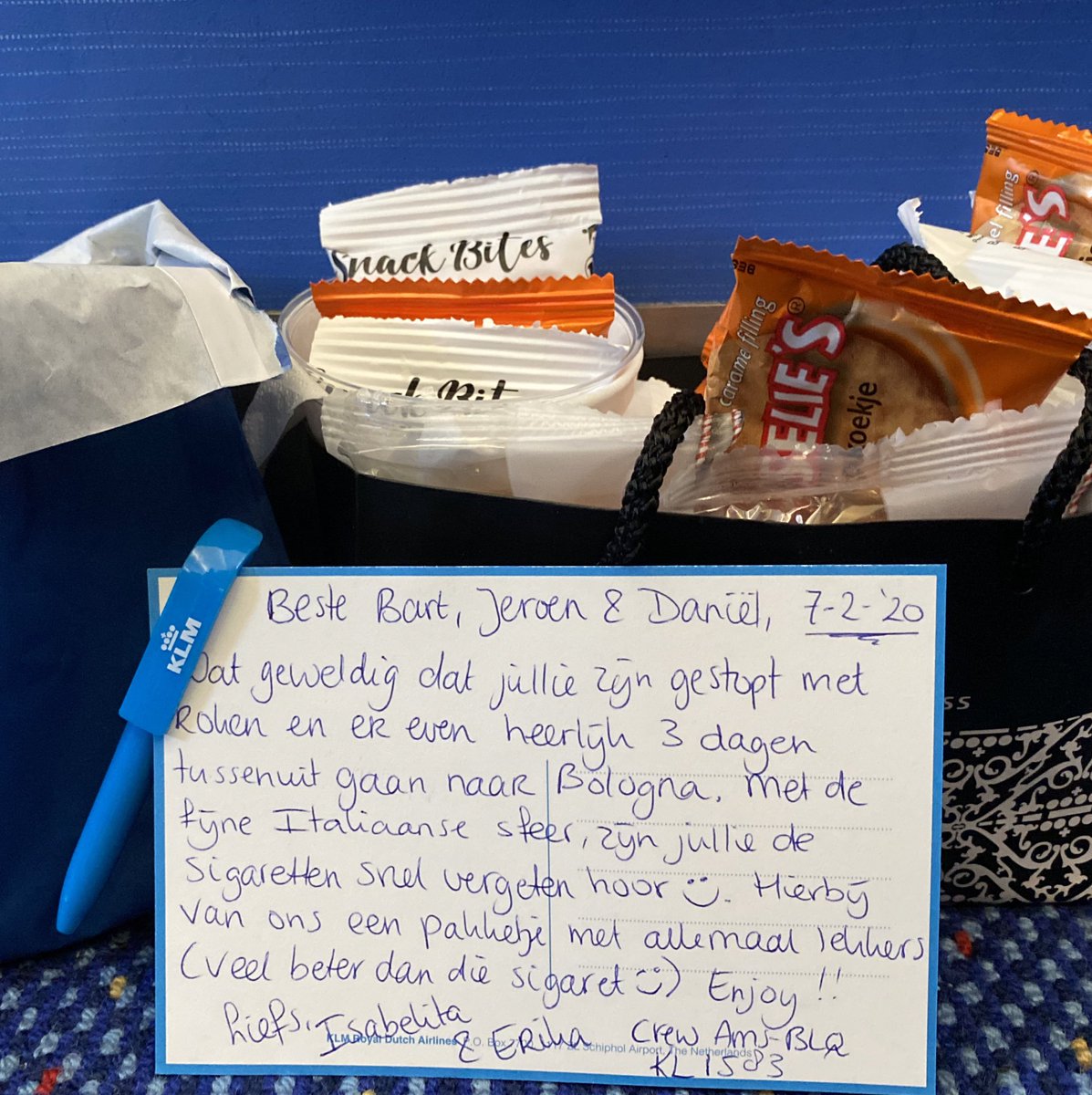 Stoppen met roken met support van <a href="/KLM/">KLM</a> KL1583 cabin crew! Love it!