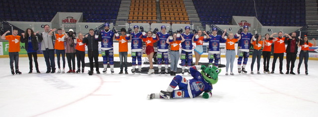 Caludon's tweet photo. Massive thank you to .....
@Robbiec45
@ChrisOnIce
@PlanetIceCov
@scorchblaze
@covblazehockey https://t.co/V6SvRTEB5Z