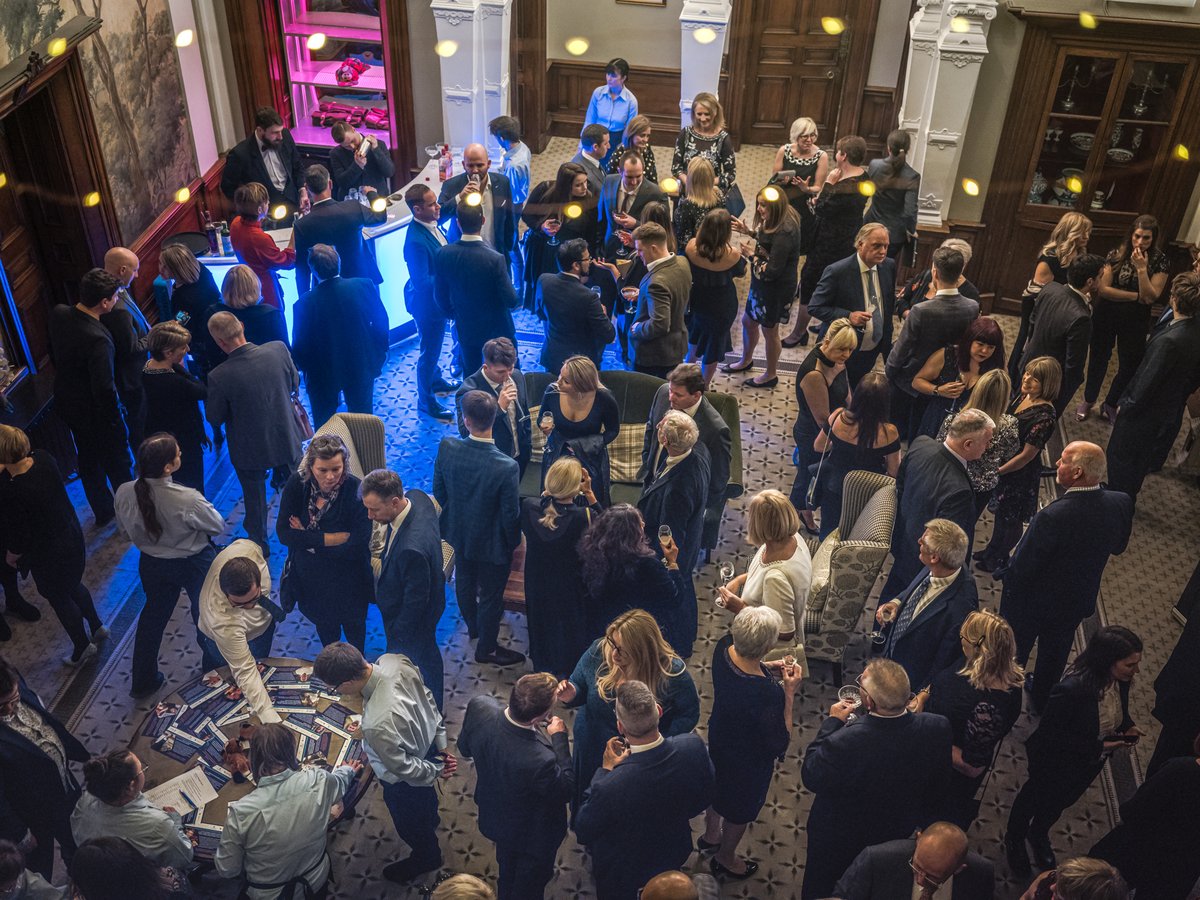Cocktails before dinner were a real treat for the guests of #FoodforThought Thank you @PernodRickardUK  
<a href="/FrobishersJuice/">Frobishers Juicebox</a> and <a href="/WickwarBrewing/">Wickwar Brewing Co</a>
 for your generous sponsors of drinks. Thank you to 
<a href="/WaldorfHilton_/">The Waldorf Hilton</a> and <a href="/strongman_tom/">StrongmanTom</a> for serving. #jobswithasmile #WouldntChangeAThing
