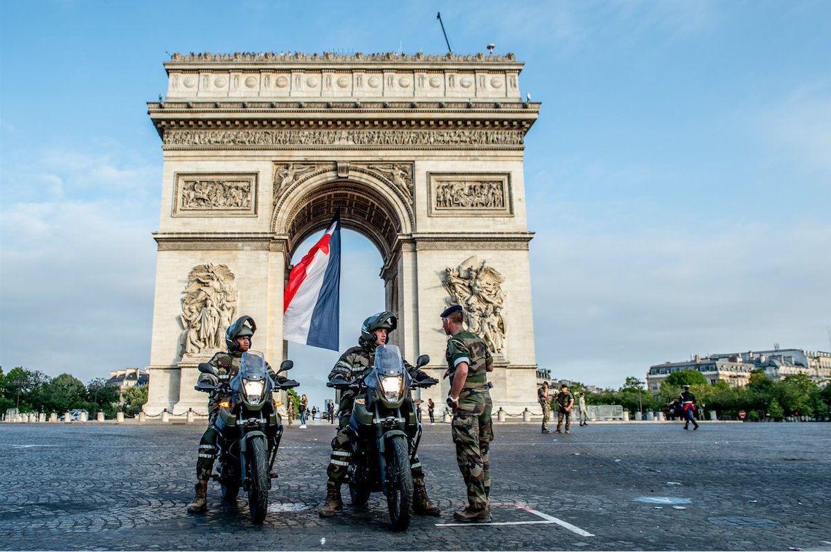 armeedeTerre's tweet image. Votre avis nous intéresse ! 👀 Votez pour la #PhotoDeLaSemaine 📸 :

✅ NIGER : Patrouille du 2e régiment de génie

✅ ALLEMAGNE : Tir mortier de 120 mm.
✅ FRANCE : 14 Juillet

✅ FRANCE : Tir HK 416 F
La plus plébiscitée fera partie de la finale #PhotoDeCouvertureDuMois