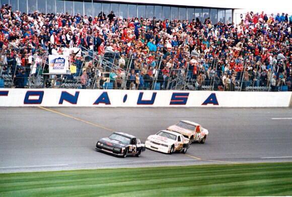 NASCARMemories's tweet photo. On this date in 1988:
Dale Earnhardt won the Busch Clash. It was the first race that Goodwrench was the primary sponsor on the No. 3 car. https://t.co/VwbdYbdhLZ