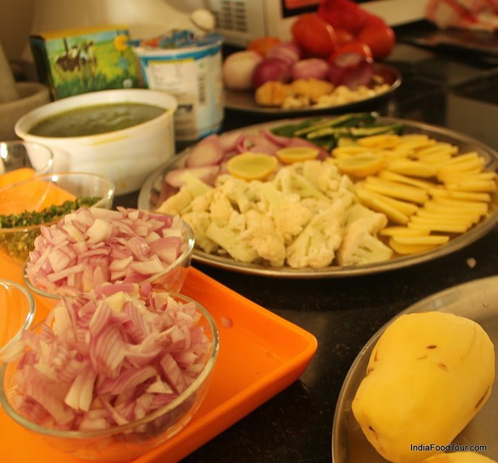 IndianFoodTours's tweet photo. LEARN TO COOK SOME GREAT INDIAN FOOD DISHES IN AGRA
https://t.co/XT4BUqAYoO
If you love Indian food and want to learn how to cook a few Indian dishes while you’re in Agra, then give this cooking class a shot. For food lovers, it’s the perfect way of utilising 4-5 hours in Agra.… https://t.co/JDvtUJvySM