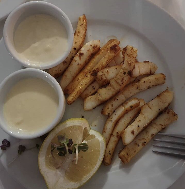 ecoseafood's tweet photo. #visvandemaand #Inktvis meerdere soorten : #Pijlinktvis #Zeekat  Lokaal gevangen uit onze #Noordzee ! Veelal export naar het buitenland dus deze maand Hollandse inktvis op het #menu . Nog voor de #Brexit binnen #GerookteSchelvis voor de echte #Fishandchips https://t.co/DWvbrH0H08