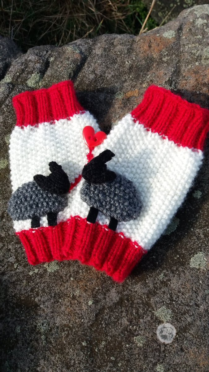 LouiseWalton78's tweet photo. #earlybiz My hand Knitted 3D Sheep wristwarmers called "button Love" are ready for Valentine's  ❤ Look at the bio at the top of my page. https://t.co/flq9wqig6Z