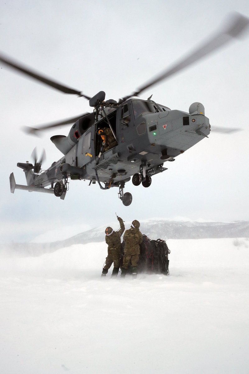RNASYeovilton's tweet photo. 847 Naval Air Squadron & Commando Helicopter Force MAOT (Mobile Air Operations Team) based @RNASYeovilton working on underslung loads & Wildcat Helicopter on #ExerciseClockwork in the Arctic Circle 🥶❄️ Always training for operations at @RoyalNavy #FlyNavy 🚁⚓️
#FridayFeeling https://t.co/UKEUbOlGUe