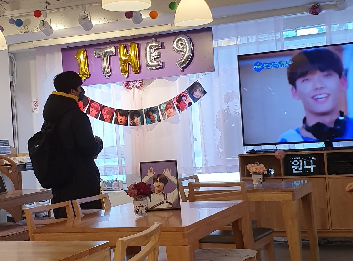 for020330's tweet photo. (구경구경) 카페 TV에 원더랜드 나오는 거 보고 어 나잖아! 하다가 제 드라마는 안 나오나요? 라구 장난치면서 말하는데 넘 기여워씀 저 리얼리티가 딱 1년 전이자나 1년 전 택현이네~ 하니까 엇!! 1년 전이여? 라고 한 듯 #원더나인 #정택현 https://t.co/PVFkWbrCDZ