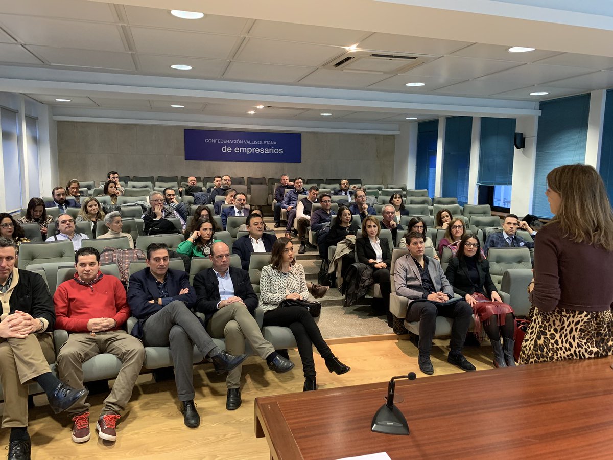 CEOEValladolid's tweet photo. La presidenta @angela_demiguel presenta CVE y los grupos de Networking #RedCVE a empresarios interesados en participar en ellos https://t.co/eXq3qGxwZ3