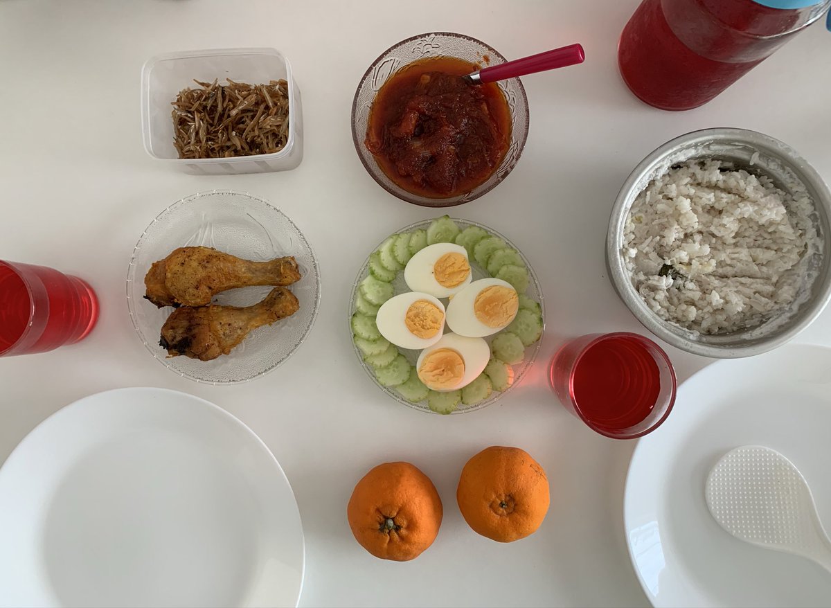 7/2/2020: Nasi lemak + ayam goreng + air sirap + limau mandarin for lunch today 