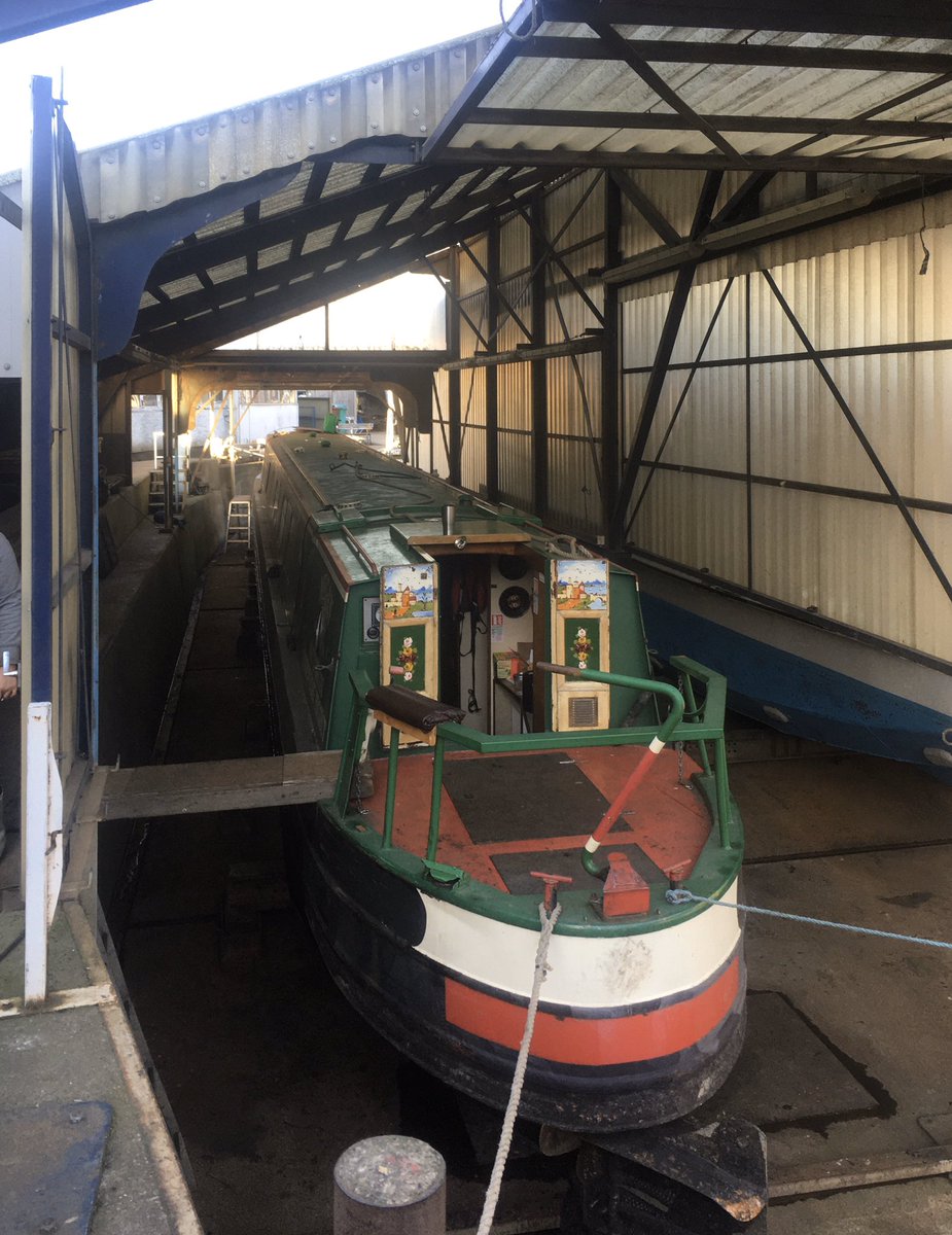 MEGANandTINKS's tweet photo. @CRTEastMidlands @CHCBeeston It’s that time of year again 😀We have Megan in dry dock at #Trevithicks in Lenton. Jet washed, scraped, welding some damage and then blacked. Big job for our Volunteers 👍😀 https://t.co/5O304P07CC