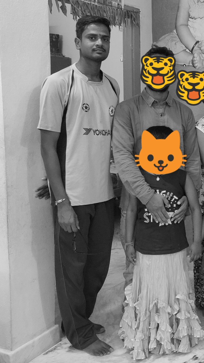 SidduOfficial's tweet photo. Post pettina andariki dandi ga like lu vasthunnai kabbati peduthunna.!!🙄
#BlackAndWhiteTwitter
#ColourTwitter https://t.co/JWivD6qKlk
