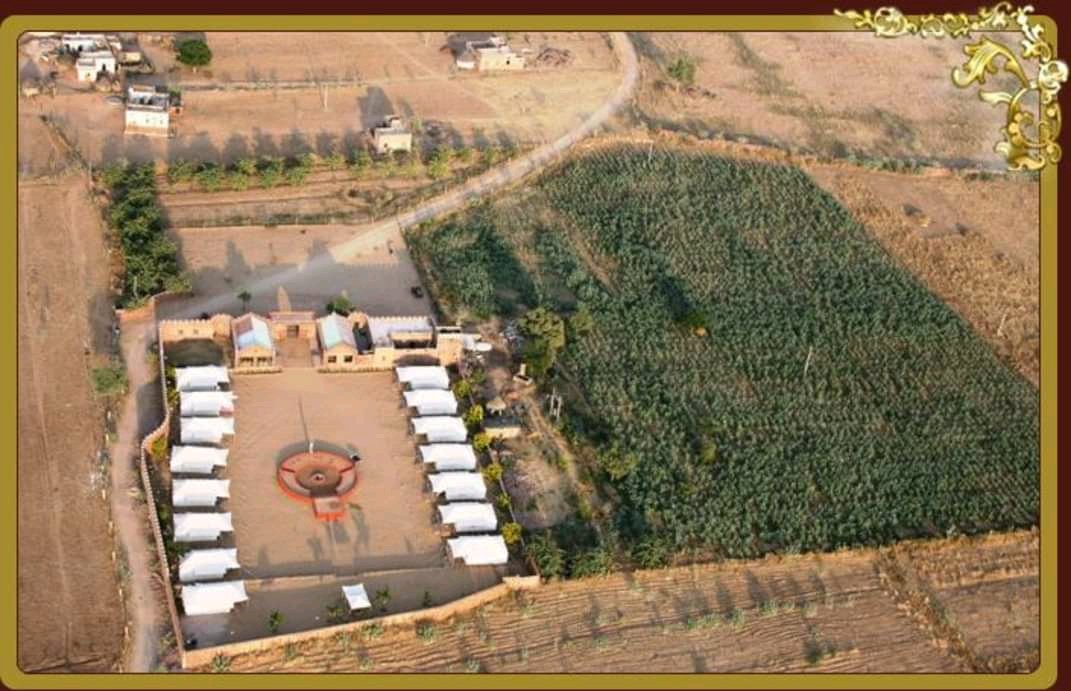 gg_osiyan's tweet image. #मरू_महोत्सव2020 
राजस्थान की मरु धरा जैसलमेर में आयोजित होने वाले मरु महोत्सव के अवसर पर 😊
&quot;मिनी जैसलमेर&quot; के नाम से विख्यात जोधपुर से सिर्फ 60 KM दूर ओसियां के धोरों का एवं मंदिरों की नगरी ओसियां के बडों का आनंद लेना ना भूले  🙏 #आपाणी_ओसियां