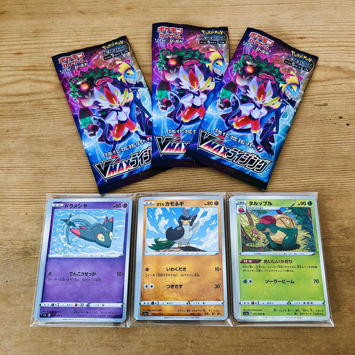 Akirakomayama ポケモン専用 V Twitter お仕事 本日2月7日発売のポケモンカード ゲームvmaxライジングに タルップル ドラメシヤ ガラルカモネギ のカードイラストを担当させていただきました よろしくお願いします ポケカ ポケモンカード Vmax Akirakomayama ポケモン専用 V Twitter お仕事 本日2月7日発売のポケモンカード ゲームvmaxライジングに タルップル ドラメシヤ ガラルカモネギ のカードイラストを担当させていただきました よろしくお願いします ポケカ ポケモンカード Vmax