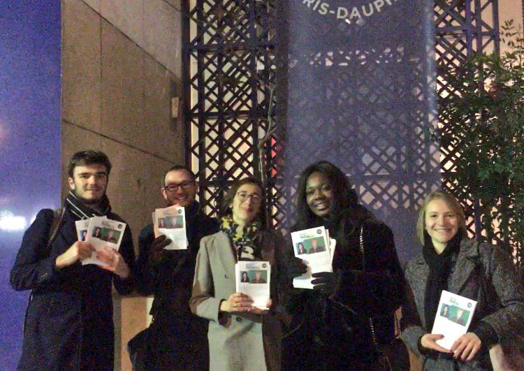 Paris16EnCommun's tweet photo. Nous étions hier devant @Paris_Dauphine pour présenter aux étudiants et aux participants de la conférence de @fhollande la candidature de @BeatriceMarre pour le #16e arrondissement !
#Municipales2020 #Hidalgo2020 https://t.co/rtaMJkt28z