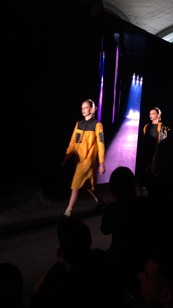 lucducatibcn's tweet photo. #gracias #thanks @AutoBeltran #invitacion #desfile #oscarleon @080_bcn_fashion @santpaubcn 👍👏👌🥂🍾 con @MistinguettSW https://t.co/Kw4KbnUHNq