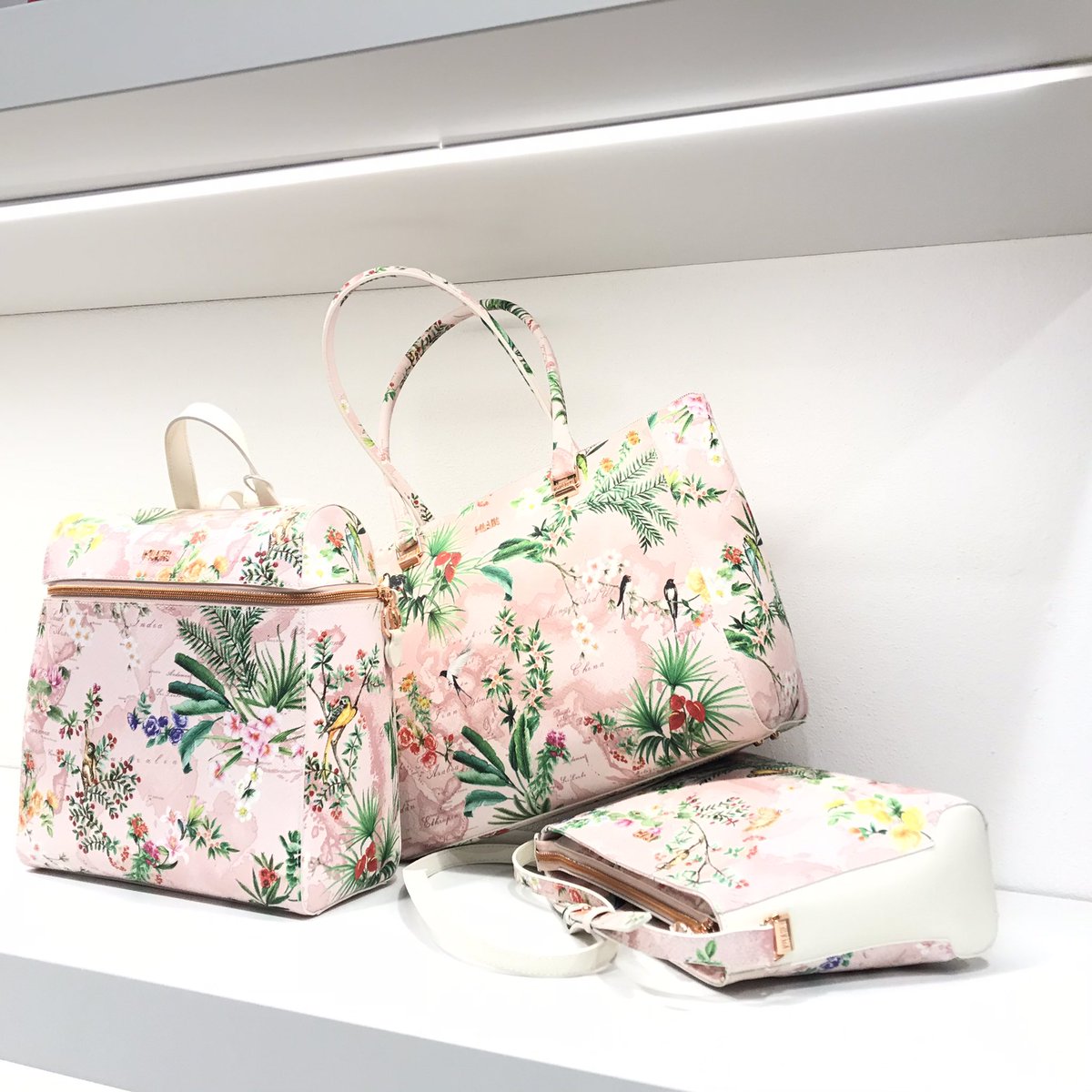 BIFANIaccessori's tweet photo. Siamo Pronti con l’inizio della primavera estate 2020 con tutte le nuove collezioni in anteprima in negozio 🎵🎵🎶💋 https://t.co/qr09Epd5Dw