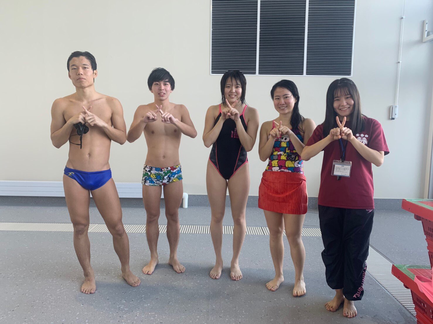 競泳水着屋内集合画像 