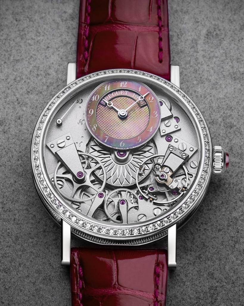 MontresBreguet's tweet photo. Women with a penchant for prestigious watchmaking and keen on acquiring an iconic timepiece will undoubtedly be won over by this elegant and technical Tradition watch.
#ref7038 #TraditionCollection #BreguetTradition https://t.co/pZNcTMQYGi