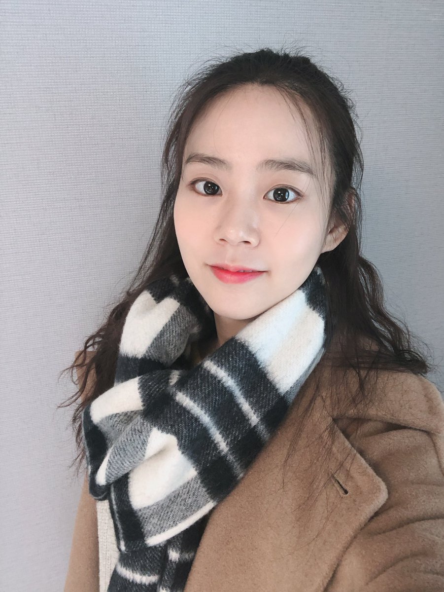 <7일 포토데이 #한승연>
⠀
추위를 잊게 해 줄만큼
예쁜 승연 양 사진이 도착했습니다📸
⠀
FanSY 여러분들💕
깨끗이 손 씻기!
마스크 착용하기!
옷소매로 가리고 기침하기!
아프지 말고 건강하게 지내기!
약속해주세요😍
⠀
#승연 #HANSEUNGYEON #SEUNGYEON
