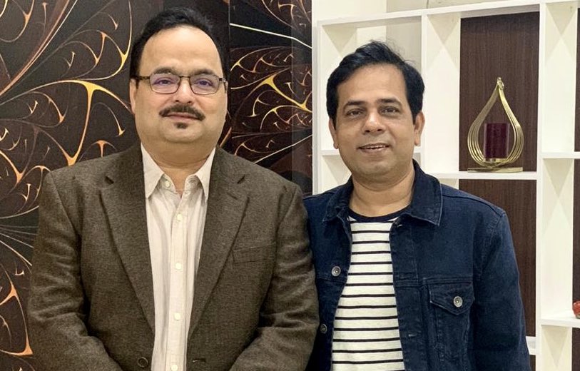 Ratikant70's tweet image. With my junior in Ravenshaw and now an actor of national repute - our very talented #ChittaranjanTripathy 
Thanks @samareshroutray for this click. 
#SacredGames #chhapak #Shubhmangalsaavdhan