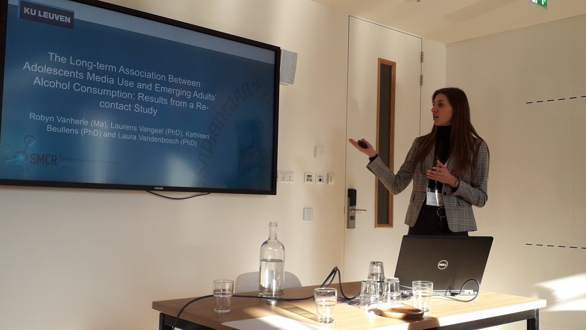 My dear friend <a href="/RobynVanherle/">Robyn Vanherle</a> presented her work on the long term association between social media, traditional media and alcohol use at her first conference! Well done! #etmaal2020 <a href="/etmaal2020/">Etmaal2020</a>