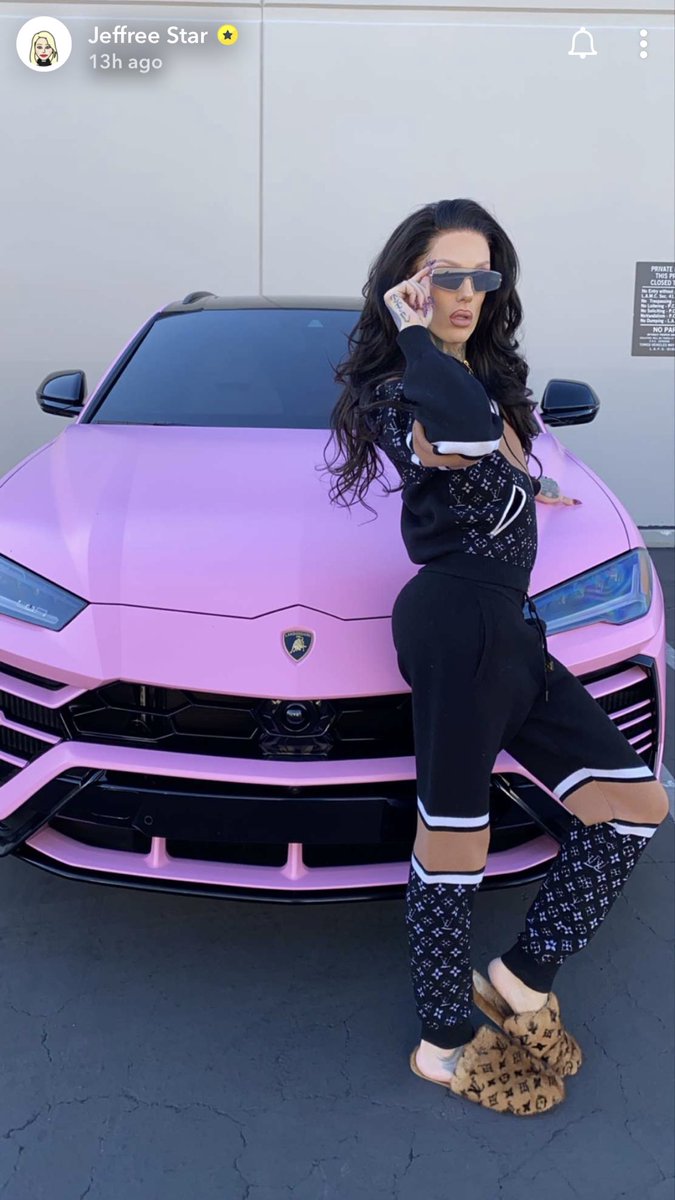 teasleoni's tweet photo. @JeffreeStar okay but bitch... this hair is EVERYTHING https://t.co/9argezLxOL